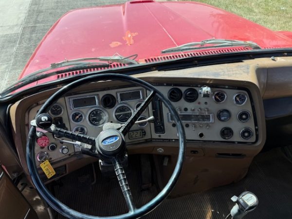 1994 Ford L9000 Tandem Dump Truck - Image 10