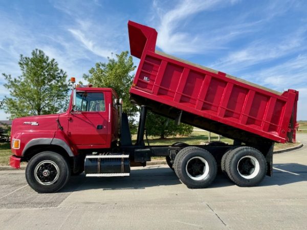 1994 Ford L9000 Tandem Dump Truck - Image 6