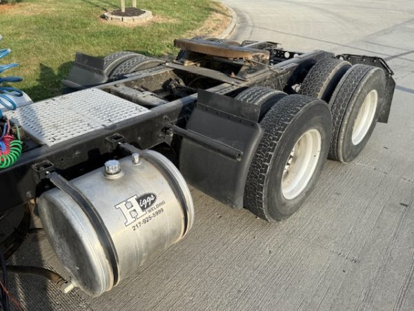 2005 International 8600 - Image 19