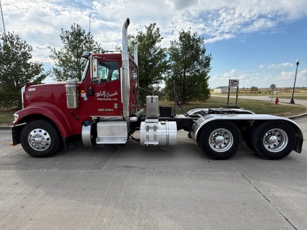 2015 International 9900 Daycab - Image 15