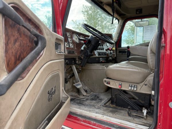 2015 International 9900 Daycab - Image 6