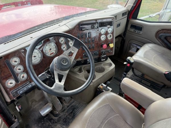 2015 International 9900 Daycab - Image 5