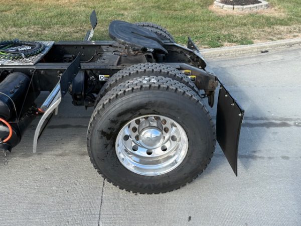 2014 Peterbilt 337 - Image 19