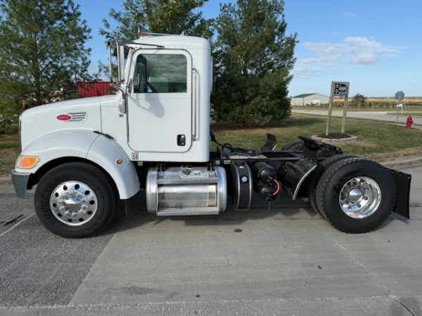 2014 Peterbilt 337 - Image 18
