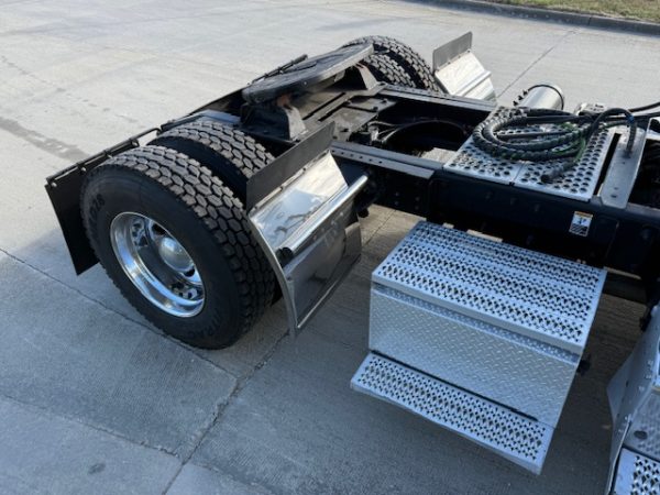 2014 Peterbilt 337 - Image 15