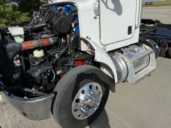 2014 Peterbilt 337 - Image 13