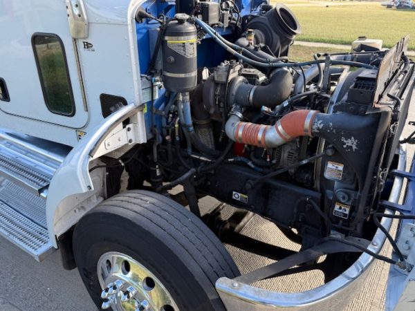 2014 Peterbilt 337 - Image 10