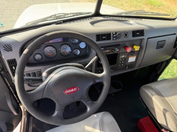2014 Peterbilt 337 - Image 7