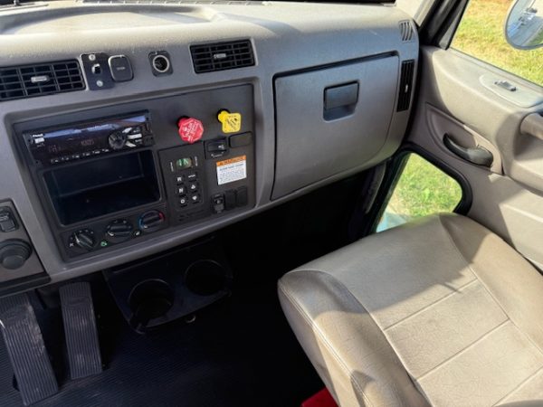2014 Peterbilt 337 - Image 6