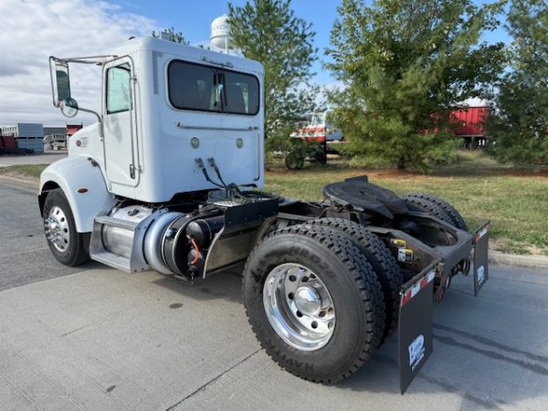 2014 Peterbilt 337 - Image 4