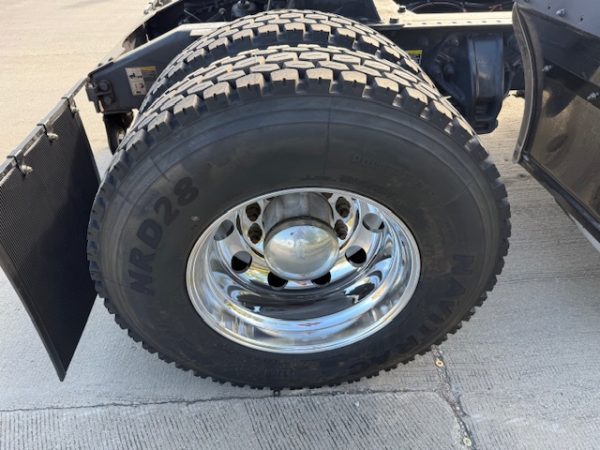 2014 Peterbilt 337 - Image 2