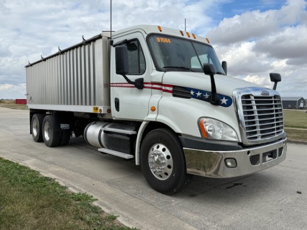 Freightliner Cascadia Grain Truck - Image 19