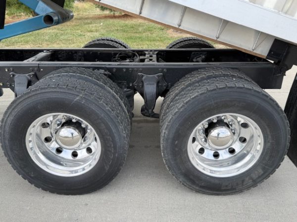 Freightliner Cascadia Grain Truck - Image 15