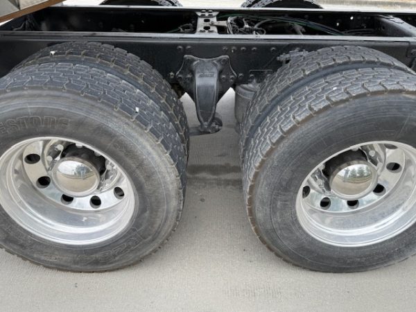 Freightliner Cascadia Grain Truck - Image 12