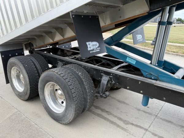 Freightliner Cascadia Grain Truck - Image 11