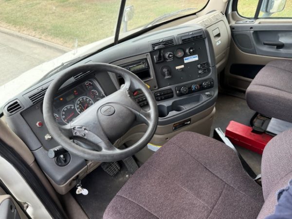 Freightliner Cascadia Grain Truck - Image 8