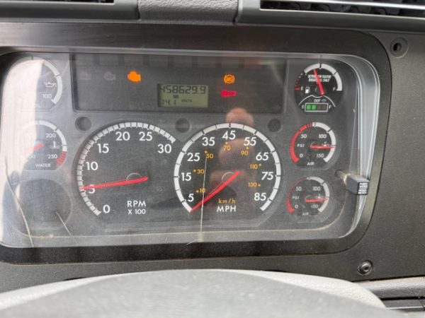 Freightliner Cascadia Grain Truck - Image 7