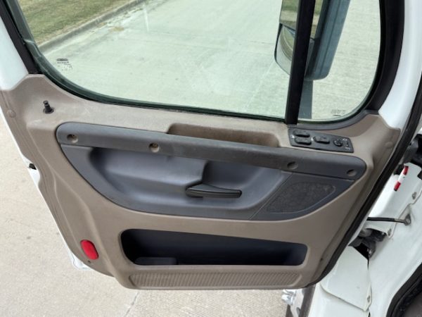 Freightliner Cascadia Grain Truck - Image 6