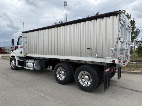 Freightliner Cascadia Grain Truck - Image 2