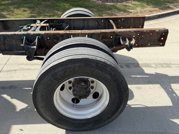 International 4400 Cab & Chassis - Image 8