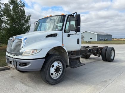 International 4400 Cab & Chassis