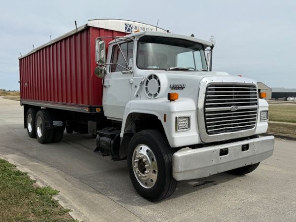 Ford L8000 Tandem Grain Truck - Image 25
