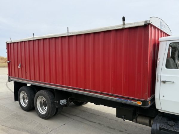 Ford L8000 Tandem Grain Truck - Image 19