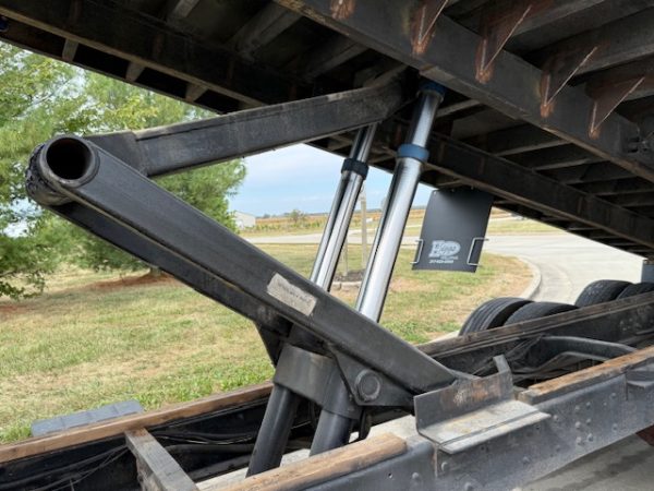 Ford L8000 Tandem Grain Truck - Image 10