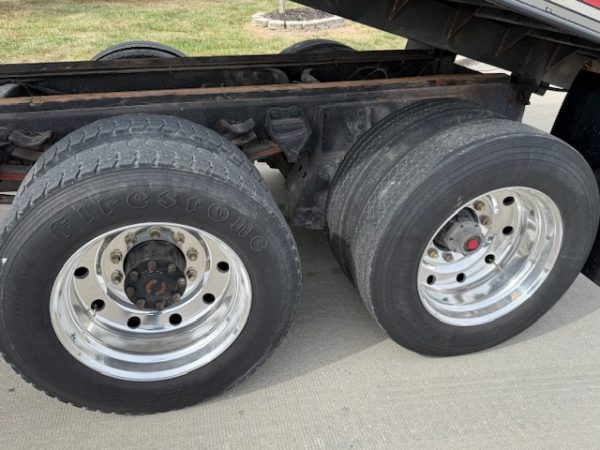 Ford L8000 Tandem Grain Truck - Image 9