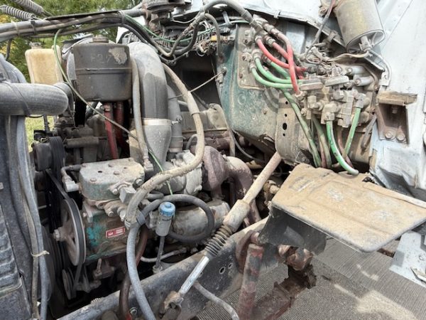 Ford L8000 Tandem Grain Truck - Image 4