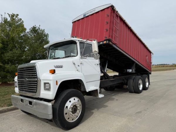 Ford L8000 Tandem Grain Truck - Image 2