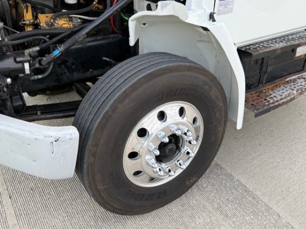 2003 Freightliner FL80 - Image 8
