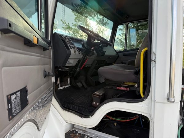 2003 Freightliner FL80 - Image 5