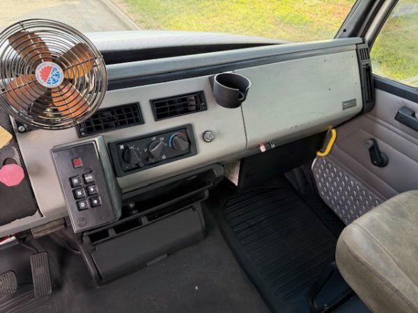 2003 Freightliner FL80 - Image 2