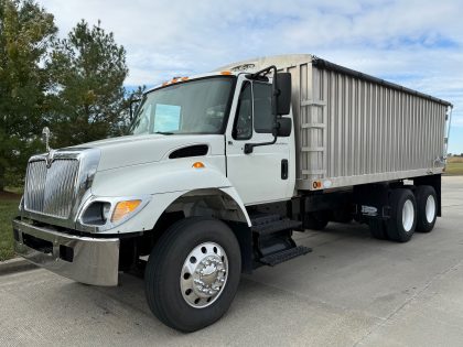 2006 International 7400 Grain Truck