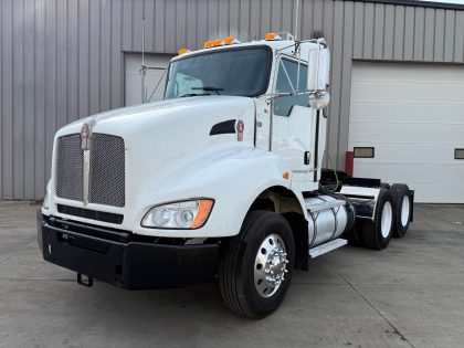2015 Kenworth T440 Daycab