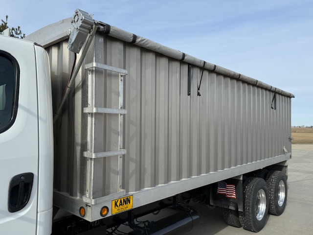 2006 Freightliner M2 Grain Truck - Image 22