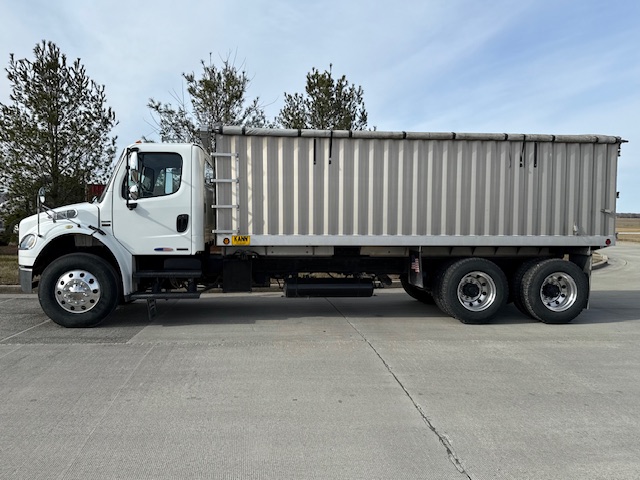 2006 Freightliner M2 Grain Truck - Image 21