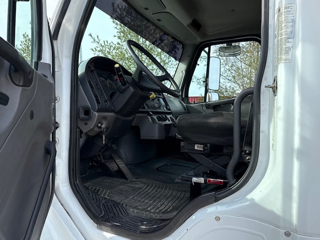 2006 Freightliner M2 Grain Truck - Image 18