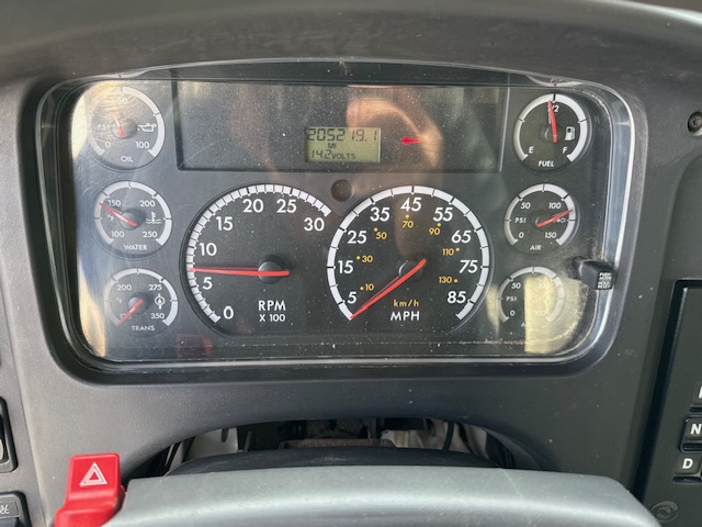 2006 Freightliner M2 Grain Truck - Image 15