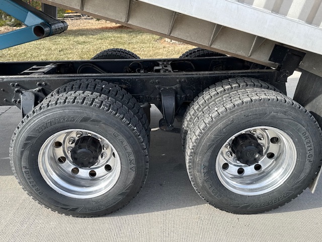 2006 Freightliner M2 Grain Truck - Image 12