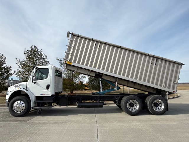 2006 Freightliner M2 Grain Truck - Image 10