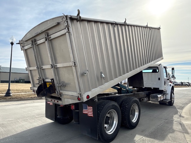 2006 Freightliner M2 Grain Truck - Image 8