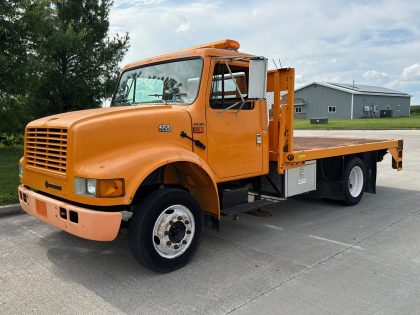 2002 International 4700 Flatbed