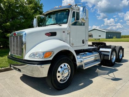 2020 Peterbilt 348 Daycab