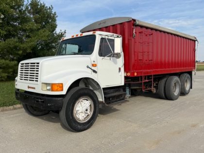 1990 International 4900 Grain Truck